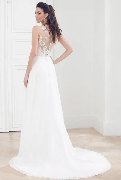 femme avec robe de mariée blanche à Sully-sur-Loire près de Gien dans le Loiret 45